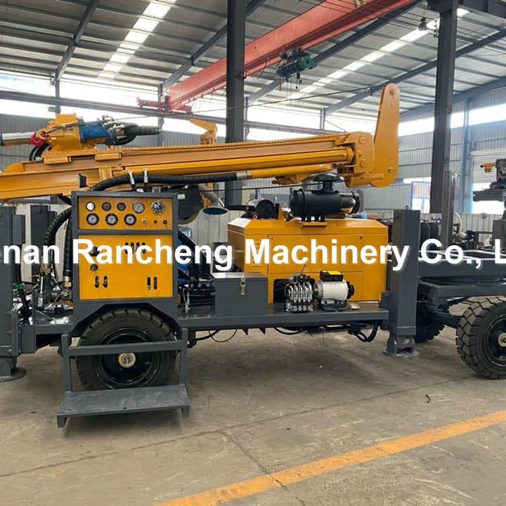 220m 65KW Quanchai Motor Roda montada Rig de perfuração de poços de água com 13T força de elevação