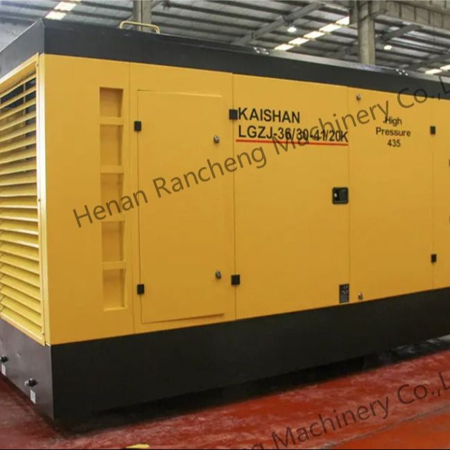 Compressor de ar de parafuso móvel de 30 bar com motor Cummins de 550 HP para poço profundo