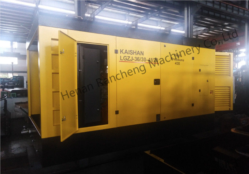 Compressor de ar de parafuso móvel de 30 bar com motor Cu-mmins de 550 HP para poço profundo