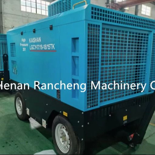 Reboque de quatro rodas Tipo LGCY17-18-18/15TK Compressor de ar Pressão de trabalho 18bar 210HP Motor Cu-mmins Para 150-200m de perfuração