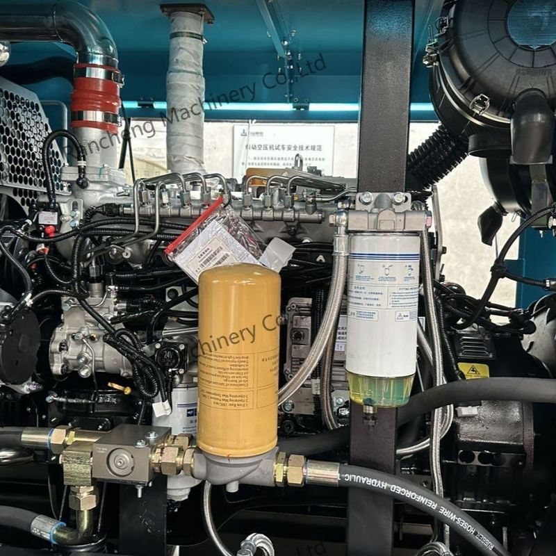 Reboque de quatro rodas Tipo LGCY17-18-18/15TK Compressor de ar Pressão de trabalho 18bar 210HP Motor Cummins Para 150-200m de perfuração