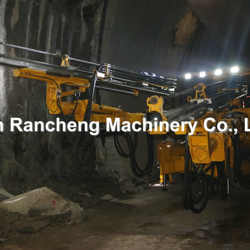 RCZ-22J All Hydraulic Tunneling Jumbo Drilling Rig 3880mm Profundidade de perfuração Com 93KW / 125HP Potência do motor diesel