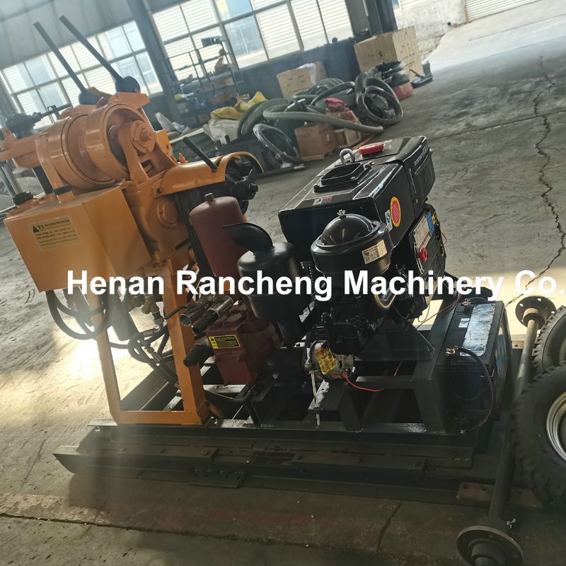 Máquina de perfuração hidráulica de pequena profundidade de 200 m. Máquina de perfuração funcional com motor diesel de 20 cv.