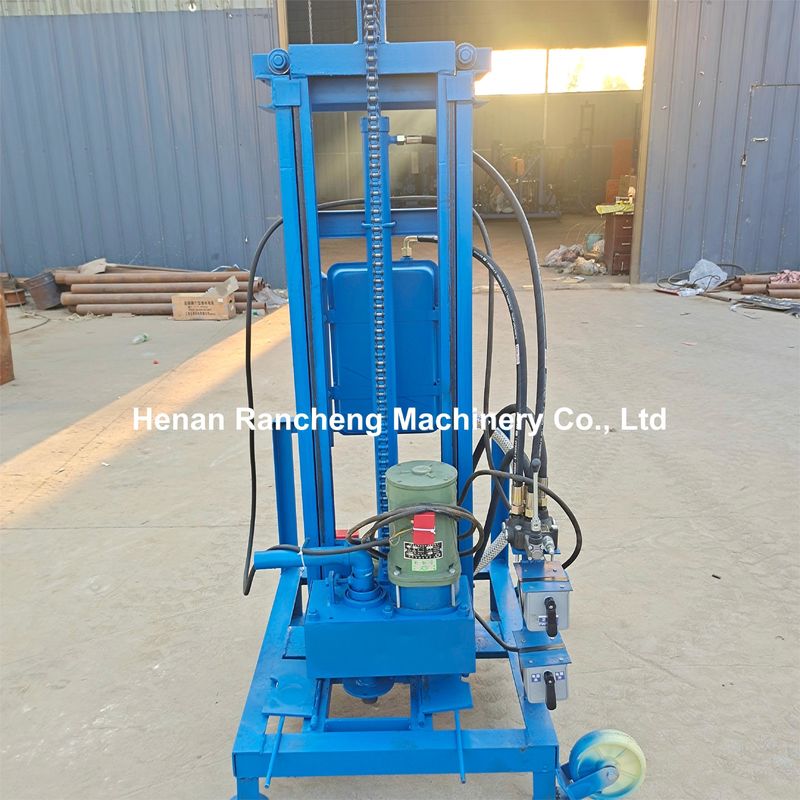 Rig de perfuração de poços de água portátil de 100 m de profundidade com motor de 22 HP 40 kg de carga máxima