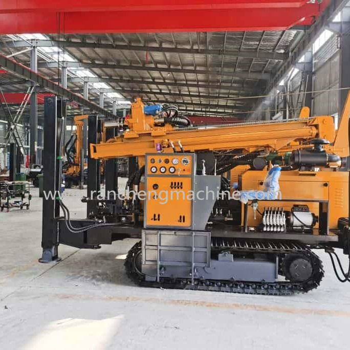 Máquina de perfuração de poços de água para perfuração de 800 m de profundidade em todos os tipos de solo 154KW Cu-mmins