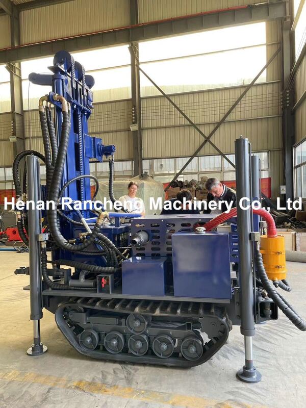 Máquina de perfuração de poços de água de profundidade de 180 m 77,3 kW Motor Crawler Rig de perfuração de poços de água