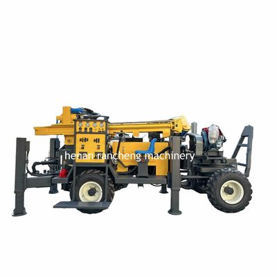 Máquina de perfuração de furo de alta eficiência de quatro rodas montada em reboque Máquina de perfuração de furo 220m Profundidade Motor potente de 65KW